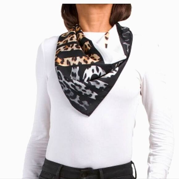 MOSCHINO Women's Silk Animal Printed Large square logo Scarf Size 35x35 - Picture 2 of 10